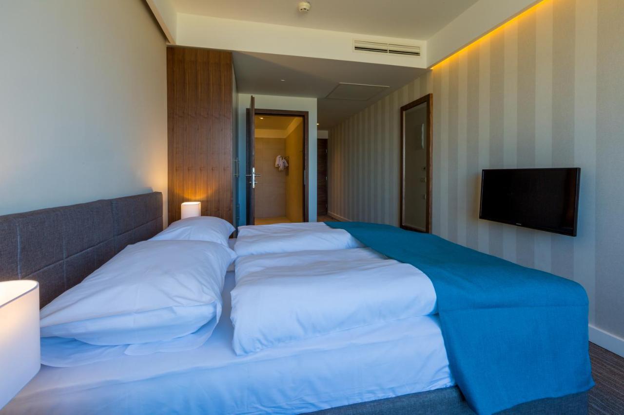 Hotel Katarina Selce Bagian luar foto