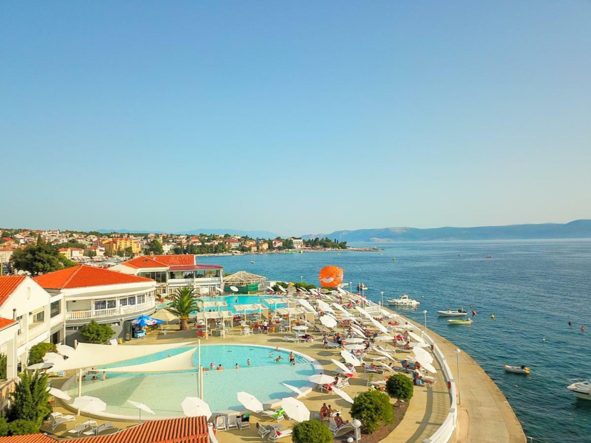 Hotel Katarina Selce Bagian luar foto